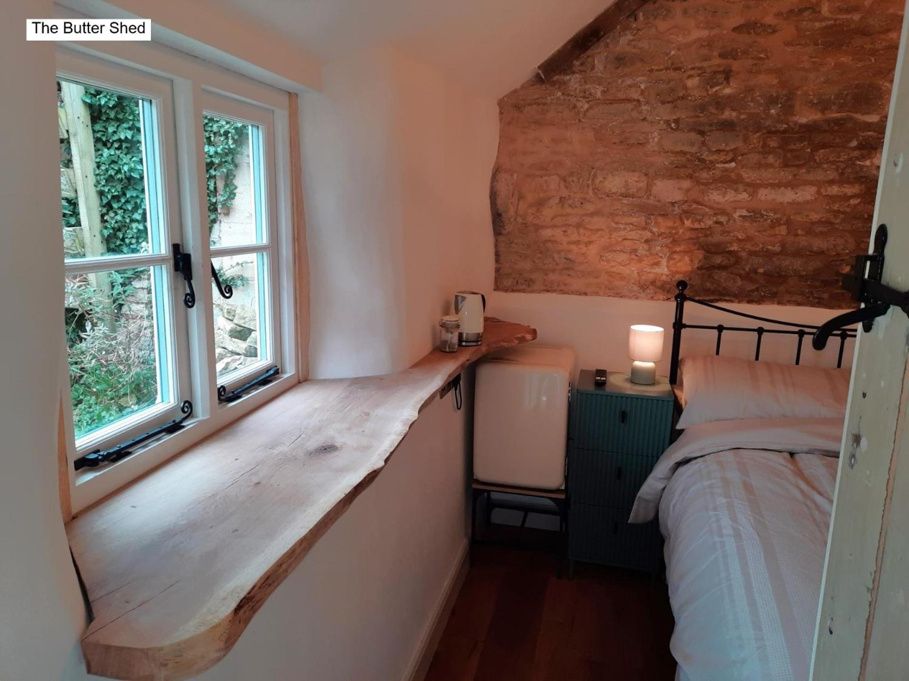 Cotswold Cottage Bed & Breakfast Luckington Exterior foto
